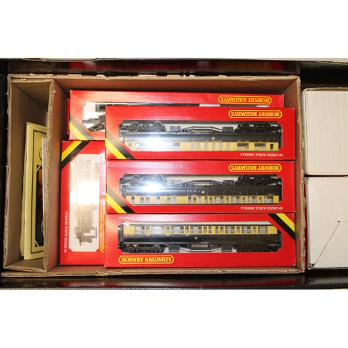 511 - A boxed HORNBY RAILWAYS OO Gauge 'KING SIZE ELECTRIC TRAIN SET' No.R.793, complete with three locomo... 