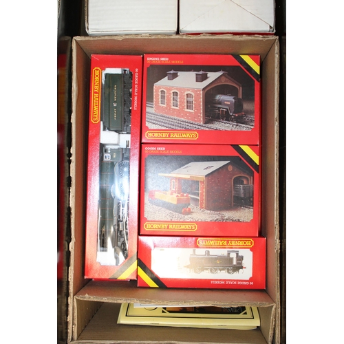 511 - A boxed HORNBY RAILWAYS OO Gauge 'KING SIZE ELECTRIC TRAIN SET' No.R.793, complete with three locomo... 