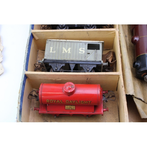 517 - A boxed pre war Hornby O Gauge Electric Train Set, containing: LMS 6954 Locomotive, three LMS wagons... 