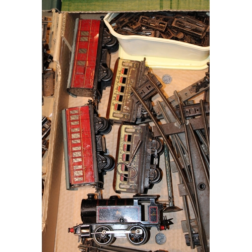 519 - A collection of O Gauge (32mm) model railway to include clockwork loco with key, carriages and large... 