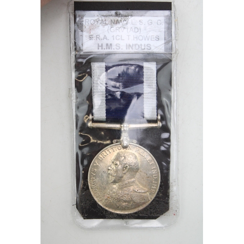 522 - George V silver medal Royal Navy LSGC 1CL T HOWES.