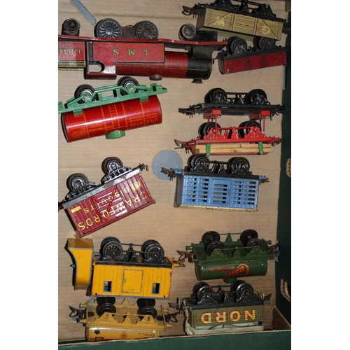 523 - A collection of pre-war O gauge Hornby model railway items to include locos, trucks, accessories and... 