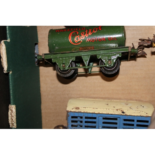 523 - A collection of pre-war O gauge Hornby model railway items to include locos, trucks, accessories and... 