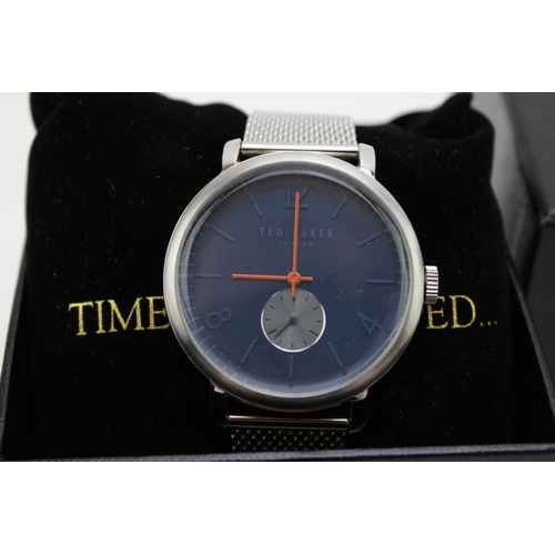 552 - A Ted Baker gentleman's wristwatch, quartz movement, blue circular dial with subsidiary dial. Stainl... 