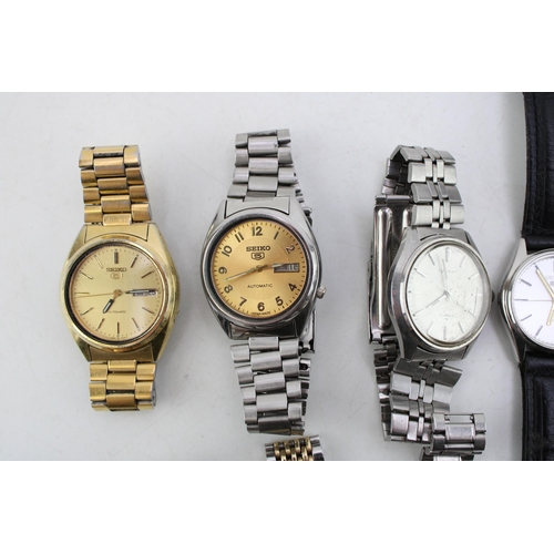 560 - A group of eleven vintage and later Seiko wrist watches, comprising a Sportsmatic Calender 820, Dias... 