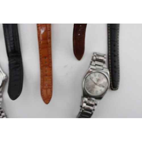 560 - A group of eleven vintage and later Seiko wrist watches, comprising a Sportsmatic Calender 820, Dias... 