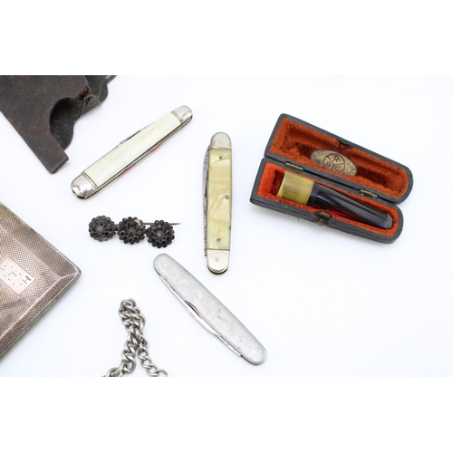 585 - A collection of items to include cased cheroot and cigar holder a/f, silver plated Albert chain and ... 