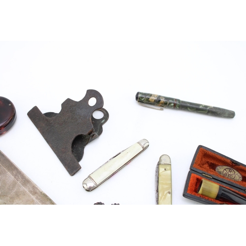 585 - A collection of items to include cased cheroot and cigar holder a/f, silver plated Albert chain and ... 