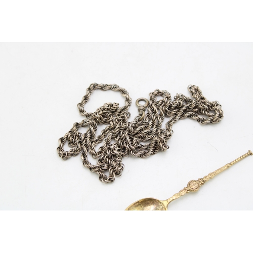 599 - White metal (tests as silver) fancy link longuard chain, 62.6g, with metal clasp, 130cm long, with a... 