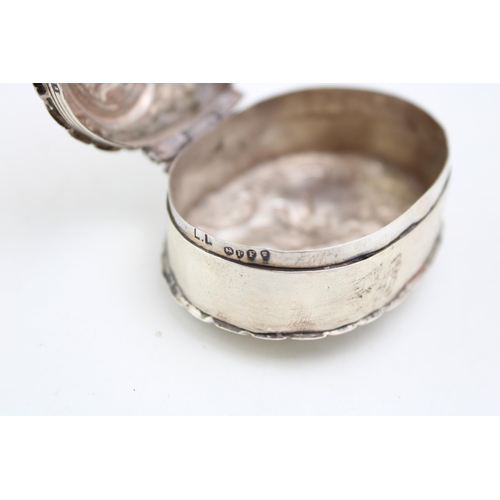 601 - Victorian small silver oval box, repousse scene to the top and underside, London 1890, 40.0g.