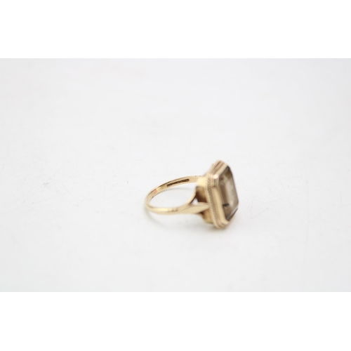 616 - 9ct gold smokey quartz ring, 3.5g, size N.