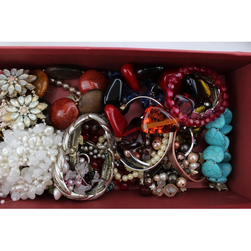 632 - A large collection of costume jewellery to include necklaces, bangles, bracelets and others (Qty).