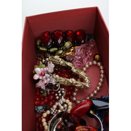 632 - A large collection of costume jewellery to include necklaces, bangles, bracelets and others (Qty).