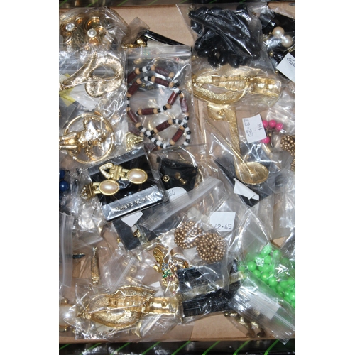 641 - A collection of costume jewellery to include bracelets, necklaces, earrings and others (Qty).