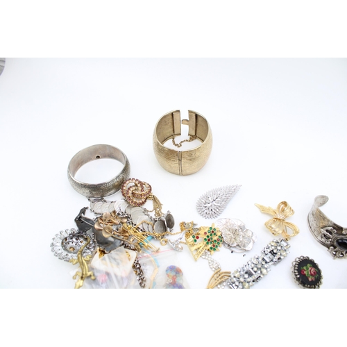 644 - A group of vintage and later costume jewellery including two white metal bangles, likely Indian poss... 