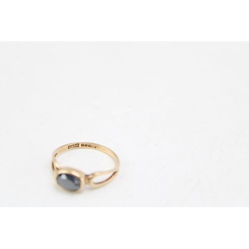 650 - A 9ct gold and hematite ring, the oval cut stone collet set, with teardrop shoulder detail, size M, ... 