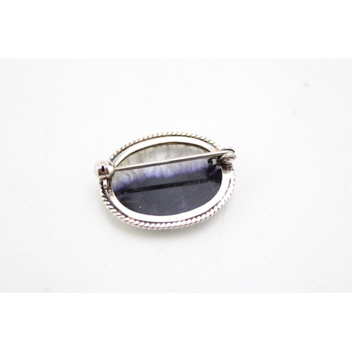 669 - A Blue John brooch with silver mount. Height 3cm.