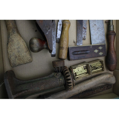 157 - A collection of vintage tools to include a Stanley plane, Sheffield chisels, Chesterman tape measure... 