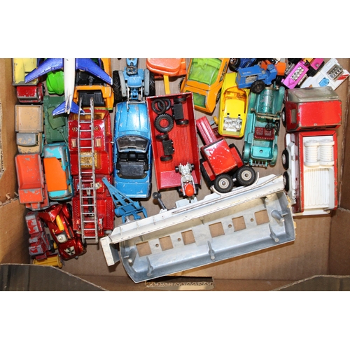 172 - A collection of vintage model die cast toy vehicles by makers, Matchbox, Corgi, Dinky, Tonka and oth... 