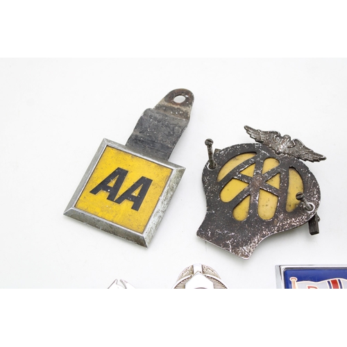 196 - A collection of vintage car club badges to include vintage AA car club badges, RNLI badge and a R.N.... 