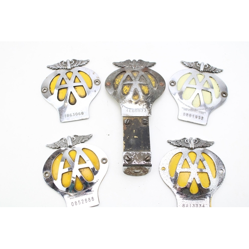 202 - A collection of vintage AA car club badges. Of automobilia / classic vehicles interest. (5)