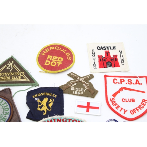 208 - A collection of vintage patches and badges relating to shooting and field sports to include 'Brownin... 