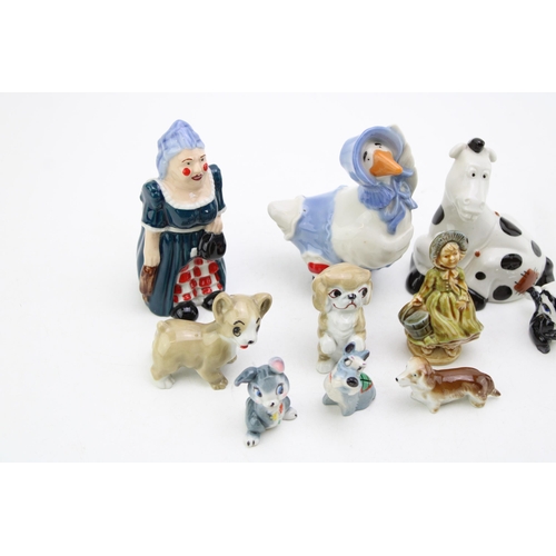 226 - A collection of Wade ceramic items to include Pantomime horse, Mother Goose and Pantomime Dame, toge... 