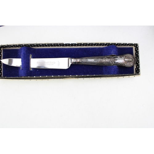 228 - A boxed Spode Italian cake slice together together with a silver handled grape fruit knife and a pai... 