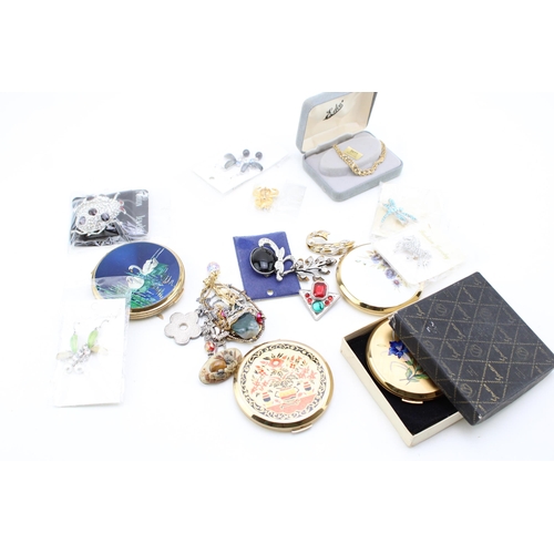 258 - A mixed collection of vintage and modern costume jewellery together with a collection of vintage com... 