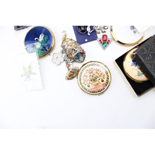 258 - A mixed collection of vintage and modern costume jewellery together with a collection of vintage com... 