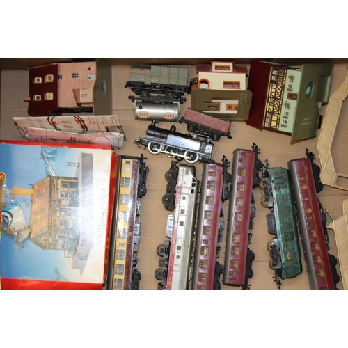 75 - A collection of vintage model railway collectables to include Tri-ang, Dublo Meccano and similar loc... 