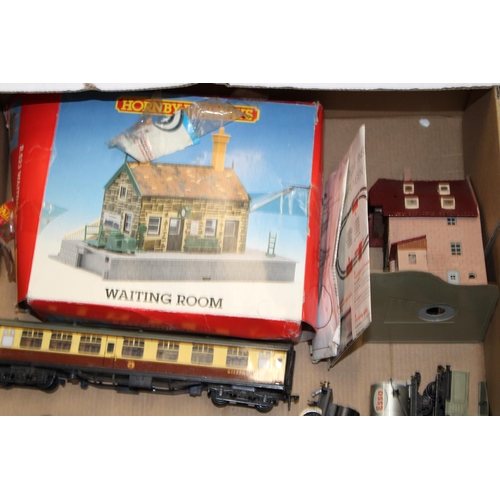 75 - A collection of vintage model railway collectables to include Tri-ang, Dublo Meccano and similar loc... 