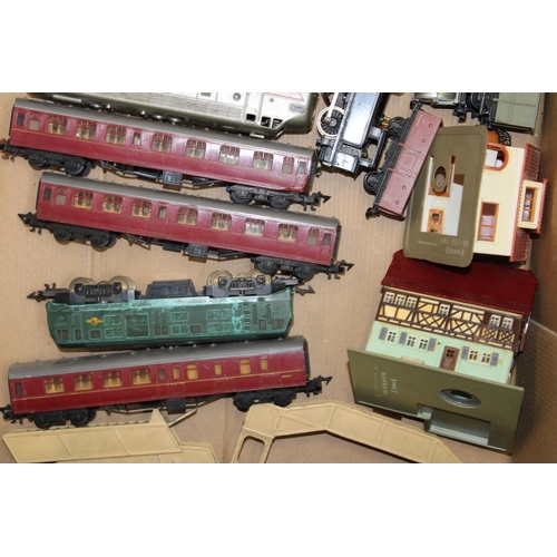 75 - A collection of vintage model railway collectables to include Tri-ang, Dublo Meccano and similar loc... 