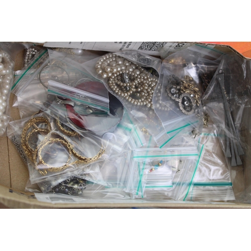 26 - A mixed collection of vintage and modern costume jewellery to include necklaces, bangles and other s... 