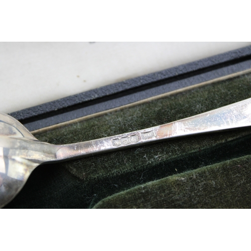 123 - A cased Walker & Hall silver spoon, hallmarked Sheffield. Weight 40g.