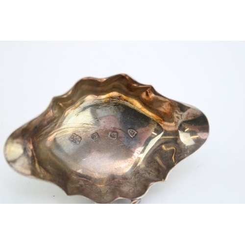 132 - A 20th century silver toddy ladle in the Georgian style, the double pourer bowl, with gilt interior,... 