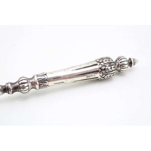 141 - A silver coloured white metal plated Yad or Torah pointer the pointer shaped as a hand with a pointi... 