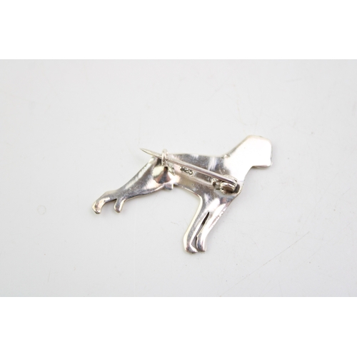 180 - Contemporary silver brooch in the form of a boxer dog, 3cm tall.