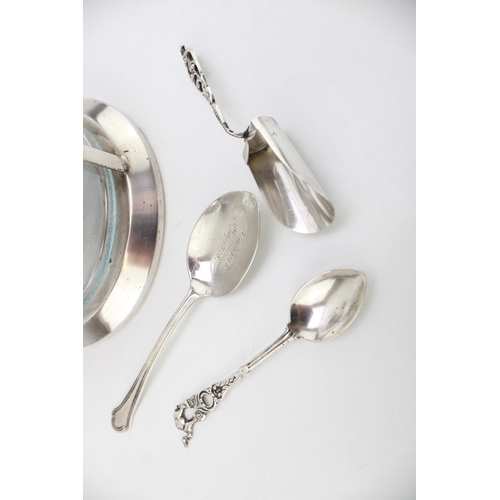 188 - A silver plated jam / condiment server by Curzon Group together with a sterling silver spoon and two... 