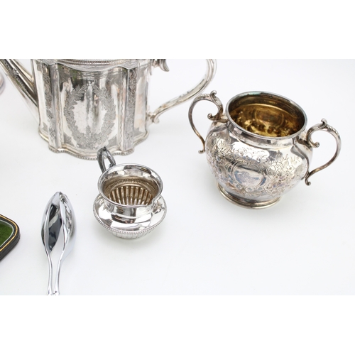 190 - A collection of silver plated items to include tea set and a set of cased spoons. (Qty)