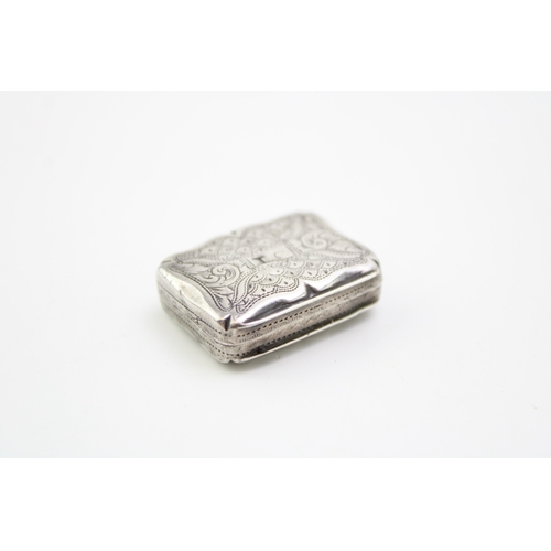 194 - Victorian silver vinaigrette with original hinged interior, hallmarked Birmingham, 1848, 19mm x 21mm... 