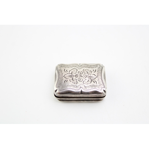 194 - Victorian silver vinaigrette with original hinged interior, hallmarked Birmingham, 1848, 19mm x 21mm... 