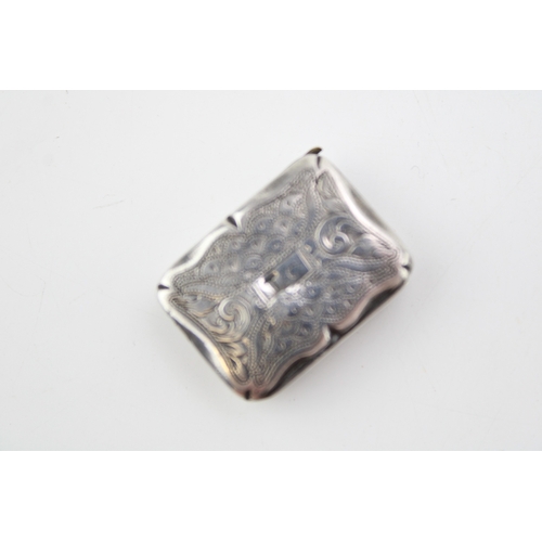 194 - Victorian silver vinaigrette with original hinged interior, hallmarked Birmingham, 1848, 19mm x 21mm... 