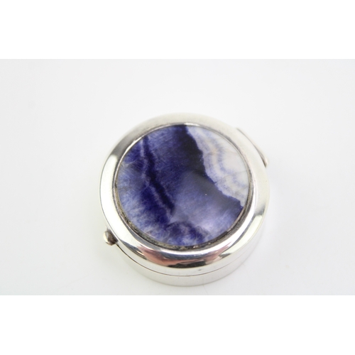 197 - Sterling silver pill box with inset Blue John to the lid, 33mm diameter.