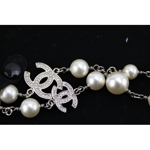 209 - A Chanel necklace of simulated pearls and diamante set interlocking Cs at intervals, in original sue... 