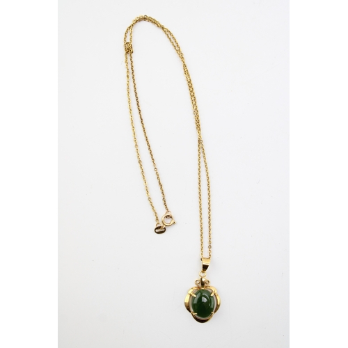 232 - A jade / nephrite pendant in 15ct yellow gold mount on a 9ct yellow gold chain. (Length 47.5cm). Wei... 