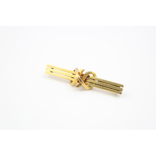 237 - 15ct gold bar brooch, compromising three horizontal bars with folded arrangement, 4.4g.