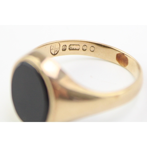 246 - 9ct gold gent's ring, set onyx, 3.9g, size R/S.