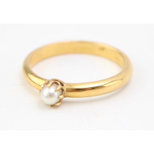 260 - An 18ct gold ring set with a single pearl, size U, apparently unmarked but testing as 18ct gold, 5.3... 