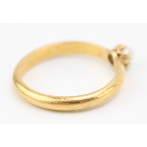 260 - An 18ct gold ring set with a single pearl, size U, apparently unmarked but testing as 18ct gold, 5.3... 